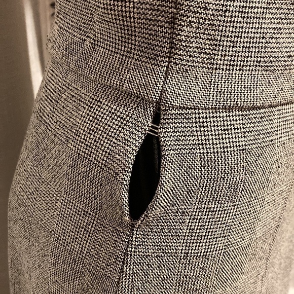 NWT fdress in woven fabric. Cap sleeves, and seam at waist. … - Picture 14 of 14